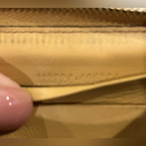 Gucci Tan GG Monogram Zip Around Wallet - Picture 12 of 12